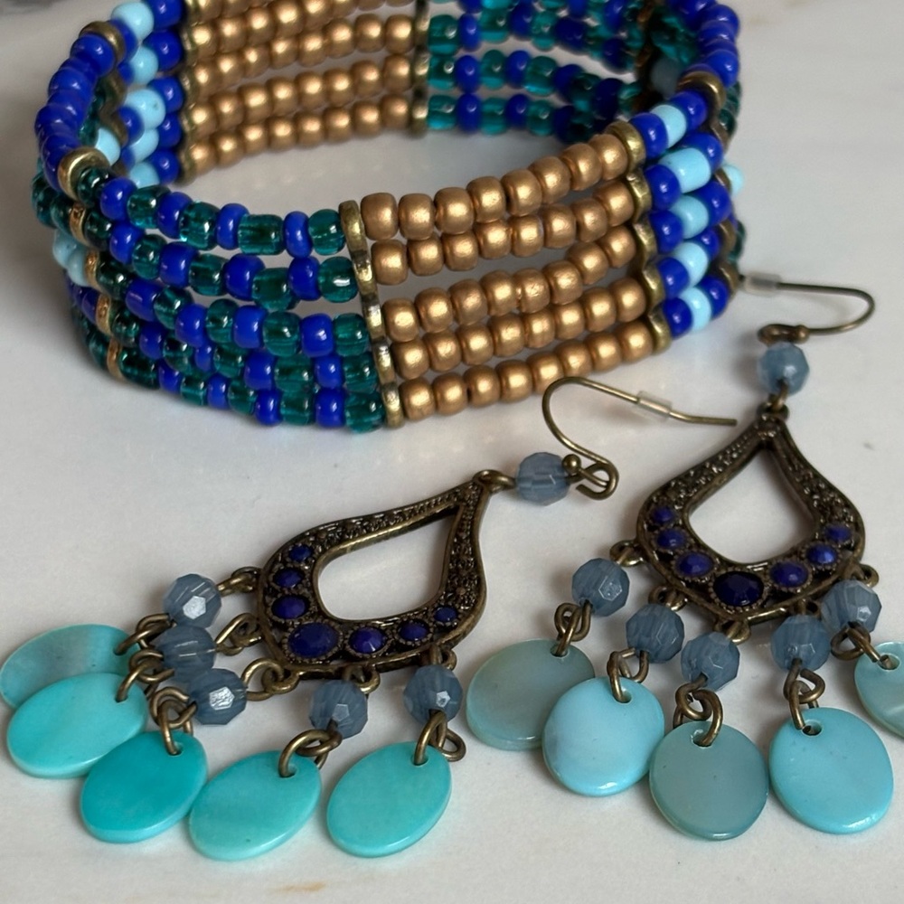 Vintage Avon 2011 Turquoise MOP Earrings & Beaded Stretch Bracelet Set Boho Gold